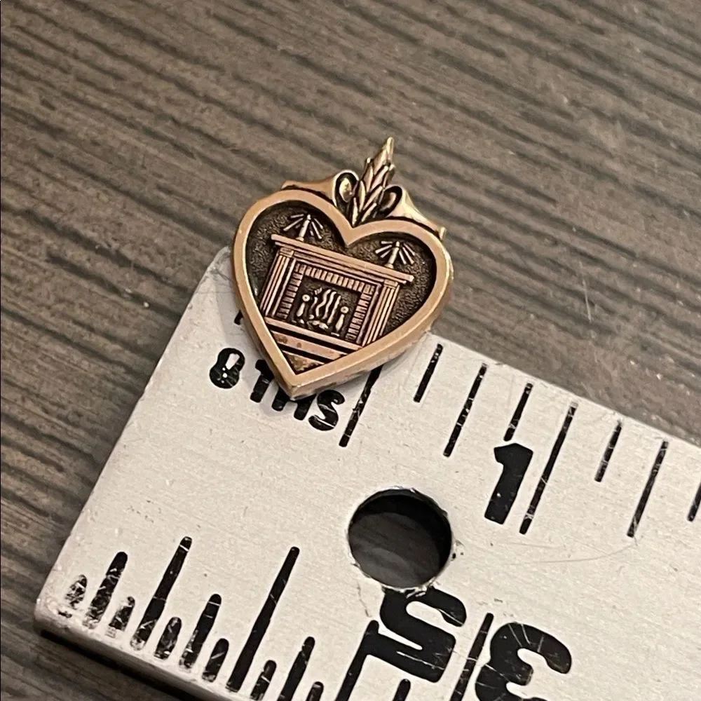 Betty Crocker Heart and Hearth Pin Homemaker of Tomorrow Gold Tone FHA Club